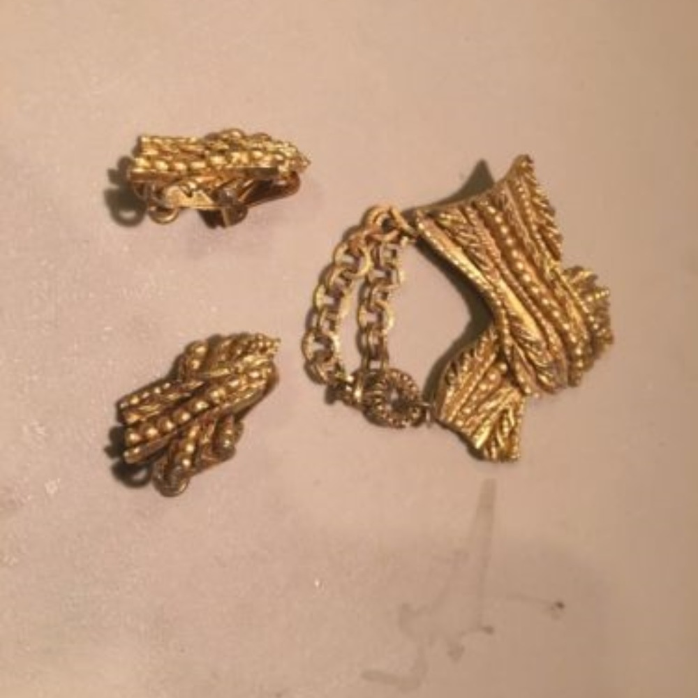 Demi-parure: Kate Hines goldtone pin and earrings